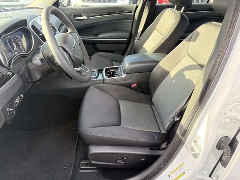 Used 2023 Chrysler 300 Touring w/ Sport Appearance Package image 21