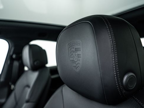 Certified 2025 Porsche Cayenne Coupe image 22