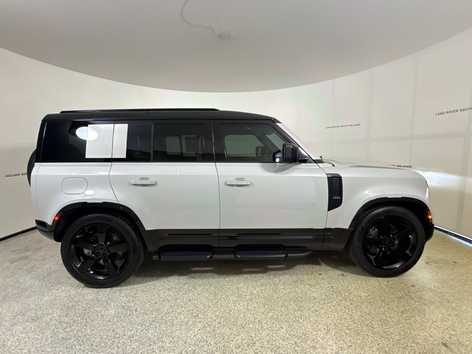 New 2026 Land Rover Defender 110 X-Dynamic SE AWD/4WD image 6