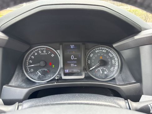 Used 2020 Toyota Tacoma TRD Off-Road w/ Technology Package image 19