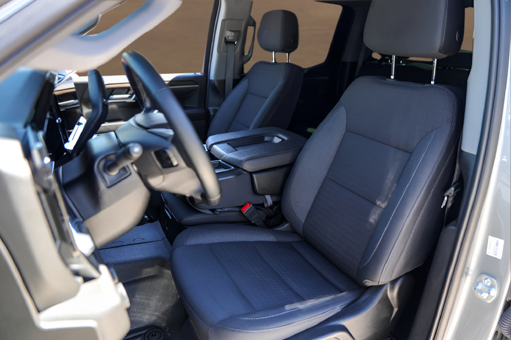 Used 2025 Chevrolet Silverado 1500 RST AWD/4WD image 7