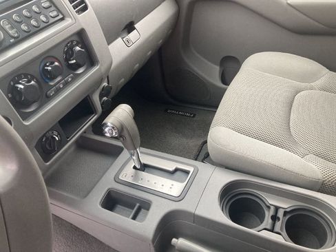 Used 2006 Nissan Frontier SE w/ (P01) Power Pkg image 9
