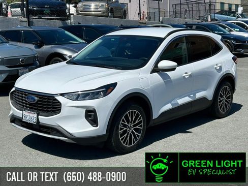 Used 2023 Ford Escape SE FWD image 1