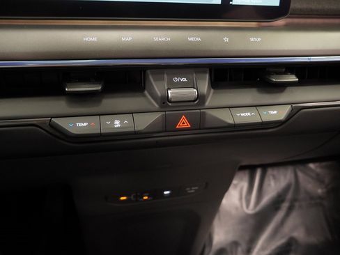 Used 2024 Kia EV9 Land image 36