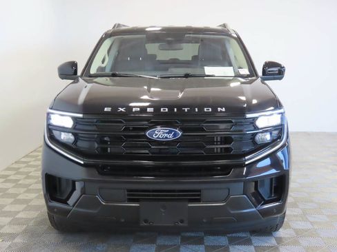 Used 2025 Ford Expedition Max Active RWD image 2