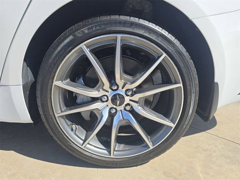 Used 2025 Genesis G70 2.5T image 32