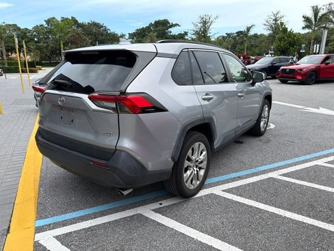 Used 2019 Toyota RAV4 XLE Premium FWD image 7