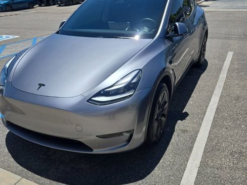 Used 2025 Tesla Model Y Long Range RWD image 1