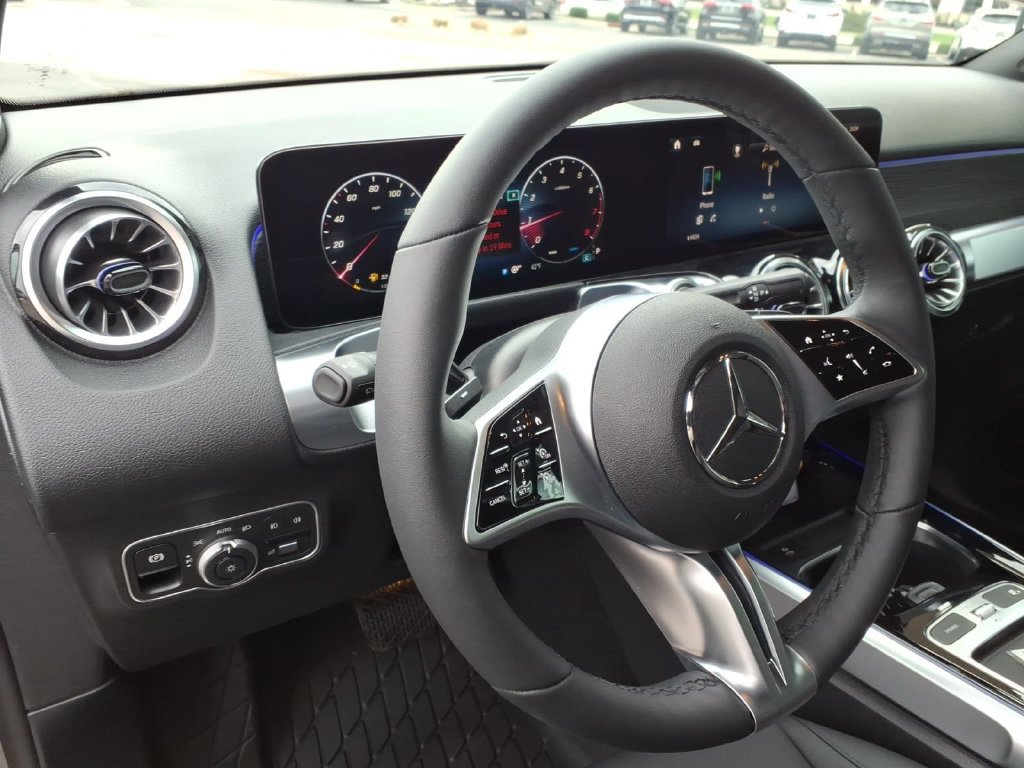 Certified 2026 Mercedes-Benz GLB 250 4MATIC image 16