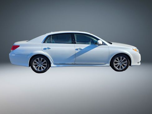 Used 2012 Toyota Avalon image 2