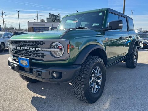 Used 2023 Ford Bronco Badlands image 7