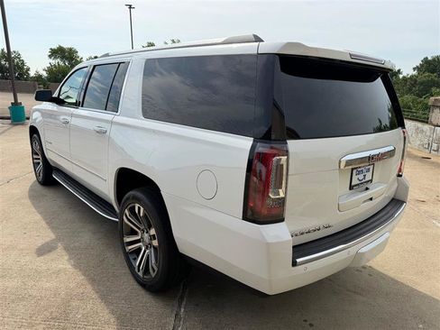 Used 2017 GMC Yukon XL Denali w/ Open Road Package AWD/4WD image 4