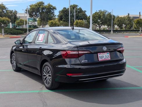 Used 2021 Volkswagen Jetta SE w/ SE Cold Weather Package image 8