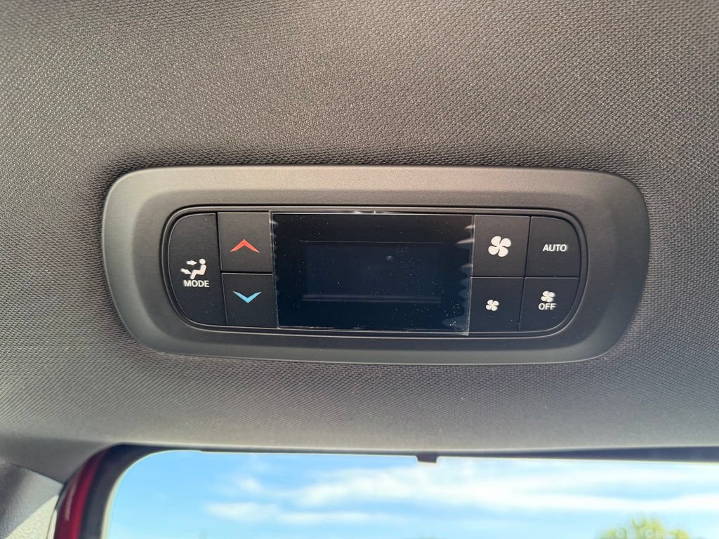 New 2027 Chrysler Pacifica Select FWD image 16