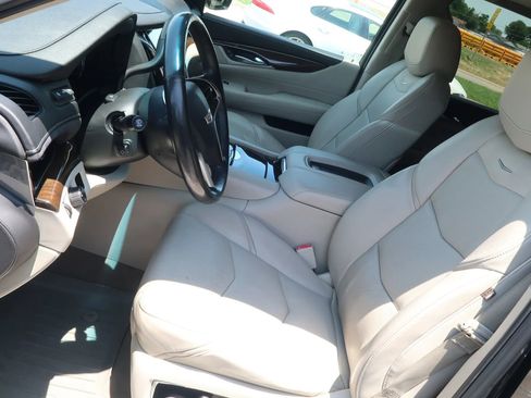 Used 2018 Cadillac Escalade Luxury image 16