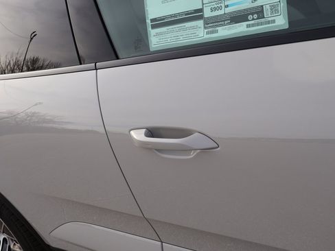 New 2026 Porsche Macan 4 Electric image 17