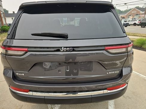 Used 2023 Jeep Grand Cherokee Laredo AWD/4WD image 11