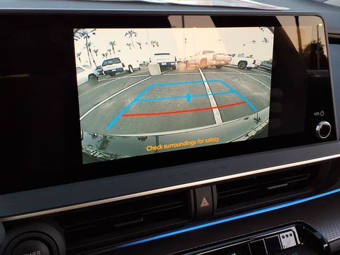 Certified 2024 Toyota Prius XLE AWD/4WD image 17