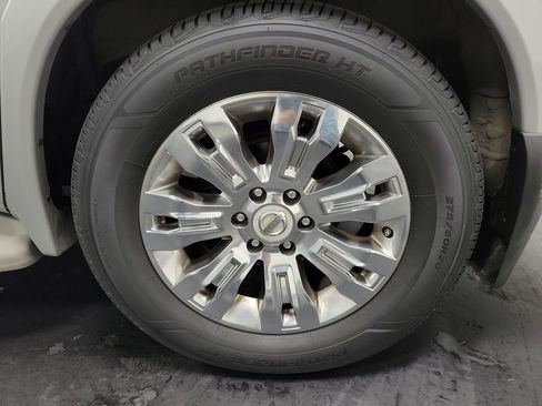 Used 2015 Nissan Armada Platinum image 11