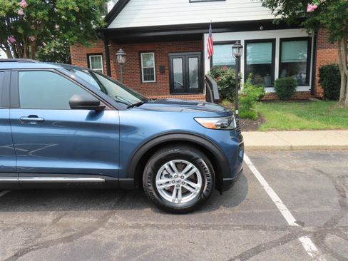 Used 2020 Ford Explorer XLT RWD image 10