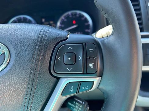 Used 2018 Toyota Highlander XLE image 27