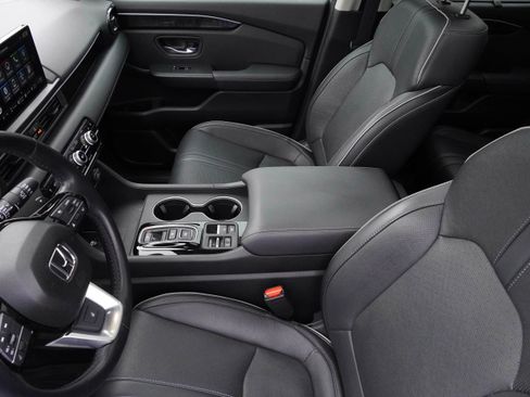 Used 2023 Honda Pilot Elite image 11