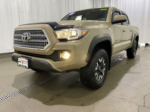 Certified 2017 Toyota Tacoma TRD Off-Road image 23