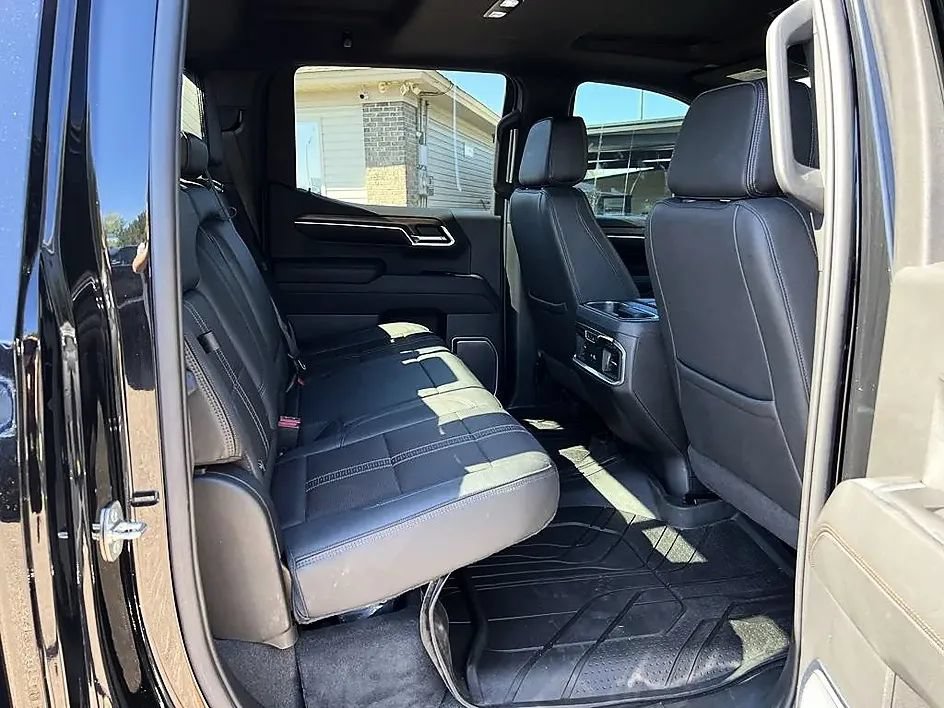 Used 2023 Chevrolet Silverado 1500 High Country w/ High Country Premium Package AWD/4WD image 38