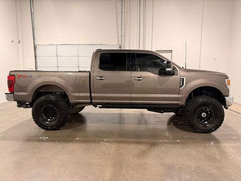 Used 2021 Ford F250 XLT w/ XLT Premium Package AWD/4WD image 4