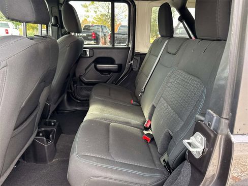 Used 2021 Jeep Wrangler Unlimited Islander image 10