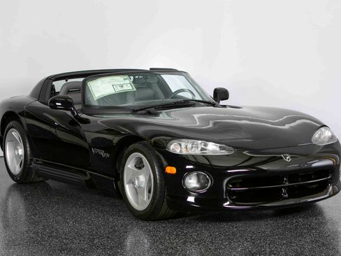 Used 1995 Dodge Viper RT/10 image 1