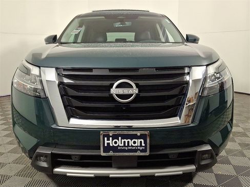 Used 2024 Nissan Pathfinder SL image 2