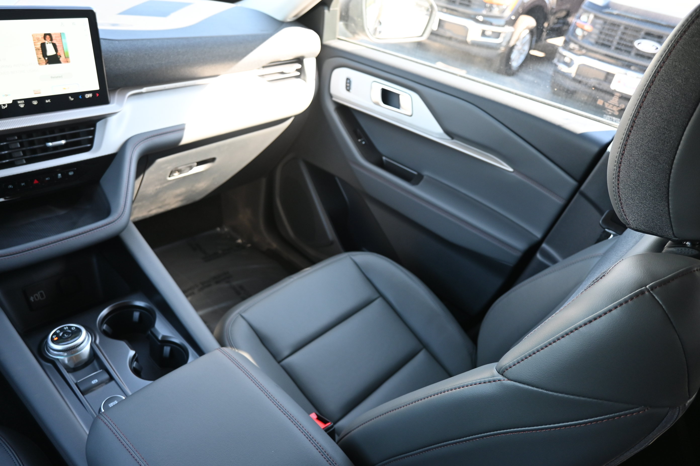 New 2026 Ford Explorer Active w/ Active Comfort Package RWD image 28