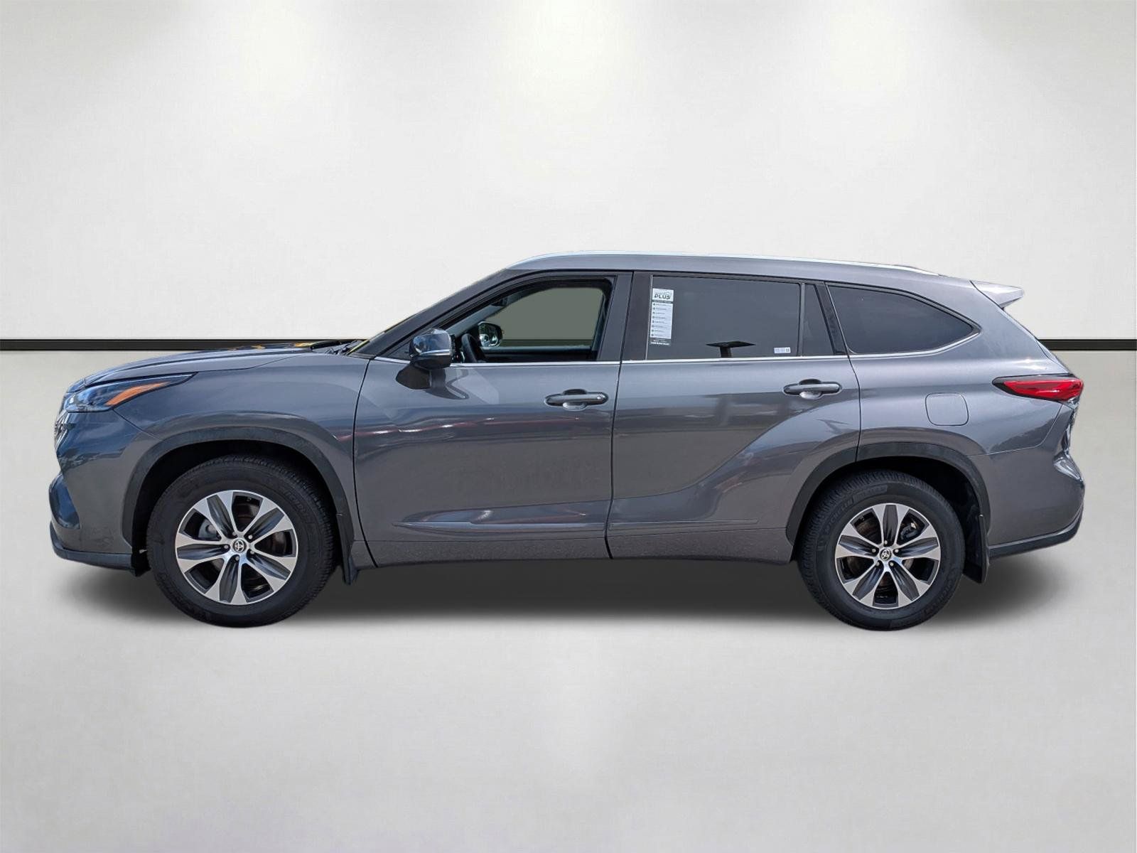 Used 2021 Toyota Highlander XLE AWD/4WD image 7