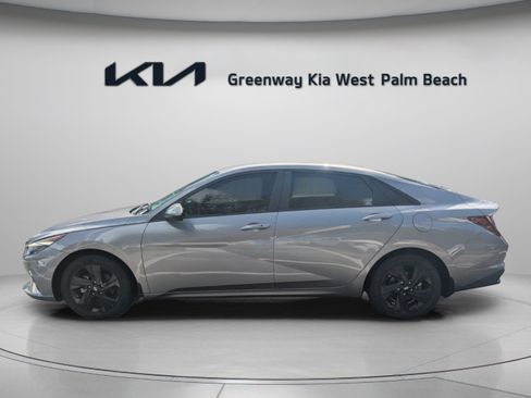 Used 2023 Hyundai Elantra SEL FWD image 4