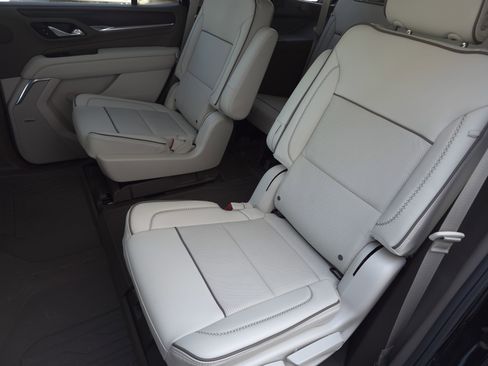 Used 2024 GMC Yukon Denali w/ Advanced Technology Package image 34