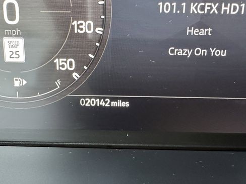 Used 2024 Land Rover Defender 110 X-Dynamic SE image 23