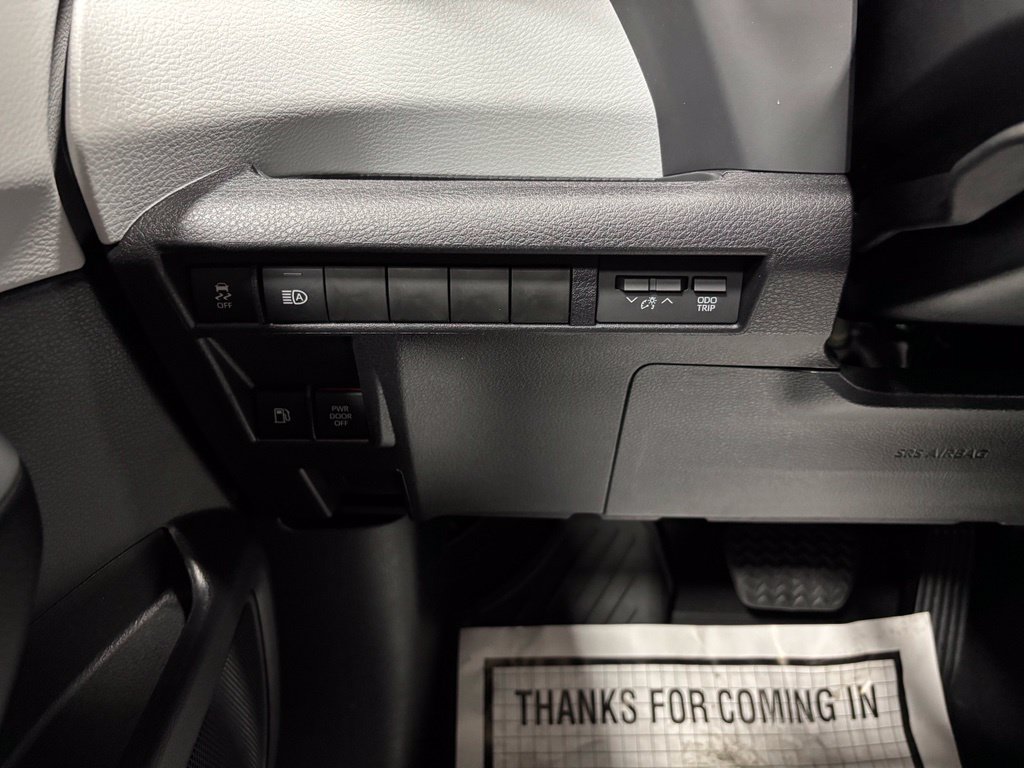 Used 2026 Toyota Sienna LE FWD image 17