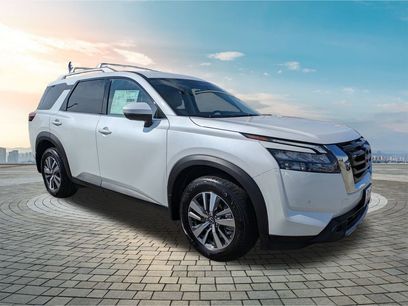 New 2025 Nissan Pathfinder SL w/ Lighting Package (N92)