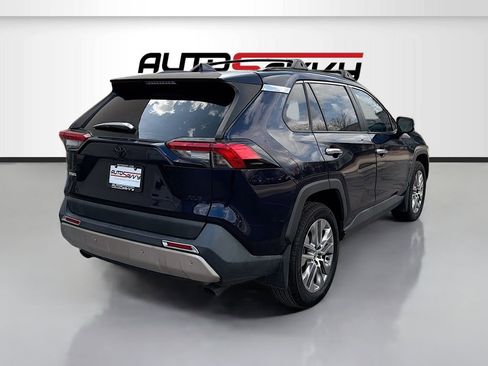 Used 2023 Toyota RAV4 XLE Premium image 7
