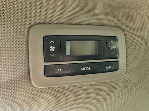 Used 2015 Toyota Sienna LE FWD image 24