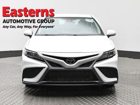 Used 2023 Toyota Camry SE FWD image 2