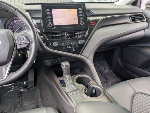 Used 2023 Toyota Camry SE FWD image 9