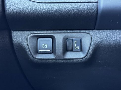 Used 2021 GMC Acadia SLE w/ Driver Convenience Package image 30