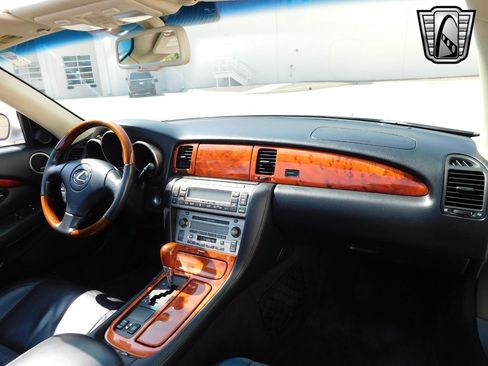 Used 2003 Lexus SC 430 Convertible image 25