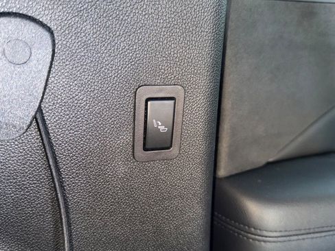 Used 2019 Cadillac Escalade ESV Luxury AWD/4WD image 25
