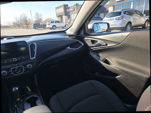 Used 2019 Chevrolet Malibu LS image 15