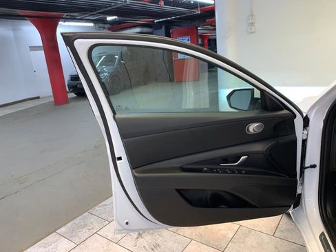 Used 2024 Hyundai Elantra SEL image 13