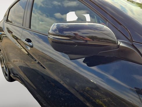 Used 2021 Honda HR-V Touring image 12