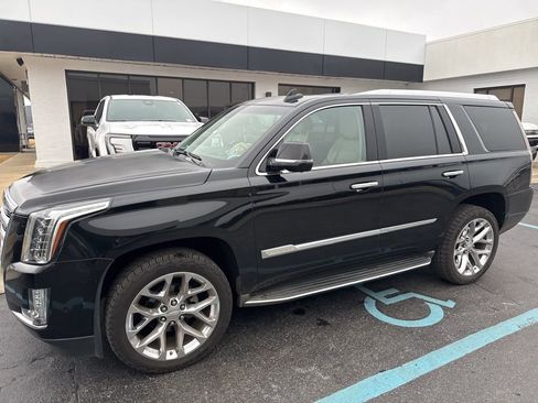 Used 2017 Cadillac Escalade Premium Luxury image 1